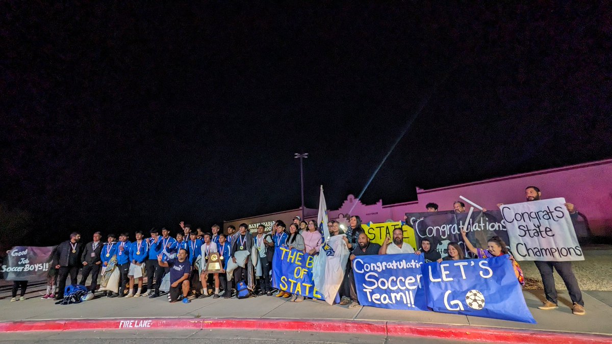 Alvarez_SEISD's tweet photo. 1 am no problem! The community came out for a warm homecoming for the San Elizario Boys Soccer Team. Congratulations on your state championship! 🏆🦅#SEISDPeoplePassionPurpose https://t.co/EbZoAf1PK3