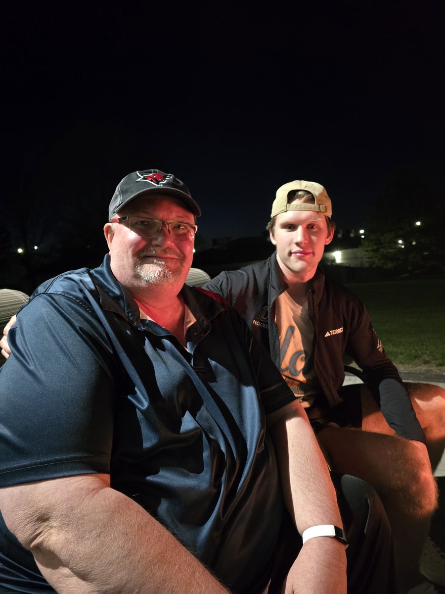 paulmcc55's tweet photo. Had an awesome birthday hanging out with my VFW friends and special guest Ray Fust at VFW 2503 tonight - we had an awesome conversation with Ray discussing his life, hockey life, UNO and his future plans - thank you very much it was special birthday @Mavpuck @OmahaHKY @fust_ray https://t.co/7WGrfXhzL4