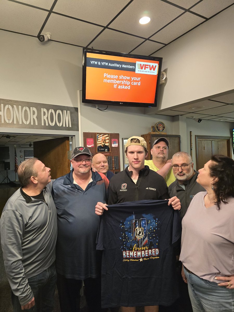 paulmcc55's tweet photo. Had an awesome birthday hanging out with my VFW friends and special guest Ray Fust at VFW 2503 tonight - we had an awesome conversation with Ray discussing his life, hockey life, UNO and his future plans - thank you very much it was special birthday @Mavpuck @OmahaHKY @fust_ray https://t.co/7WGrfXhzL4