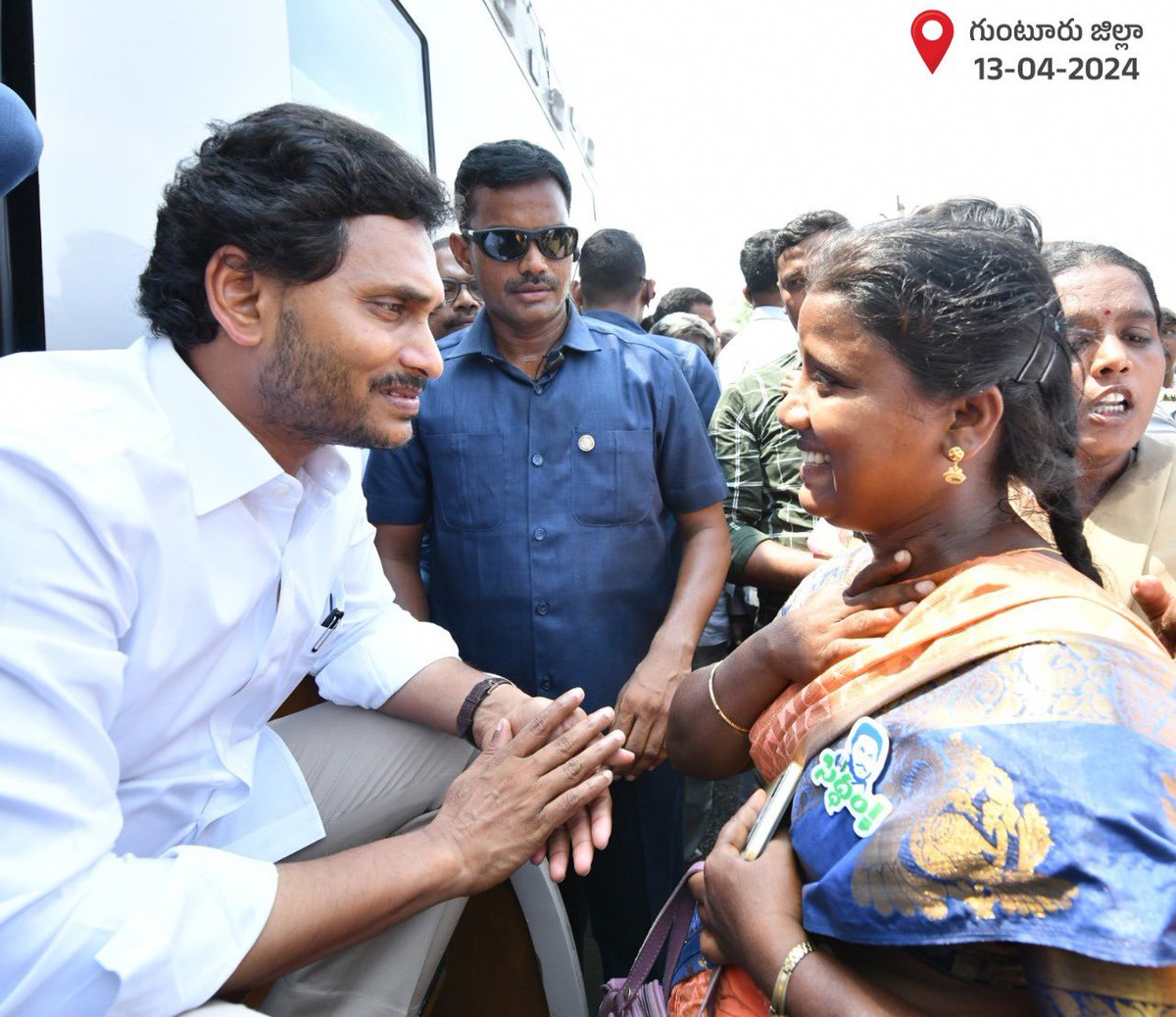 ysjagan's tweet photo. With my star campaigners from Day-14 of the Memantha Siddham Yatra. 

#MemanthaSiddham https://t.co/tTFnoNbu1y