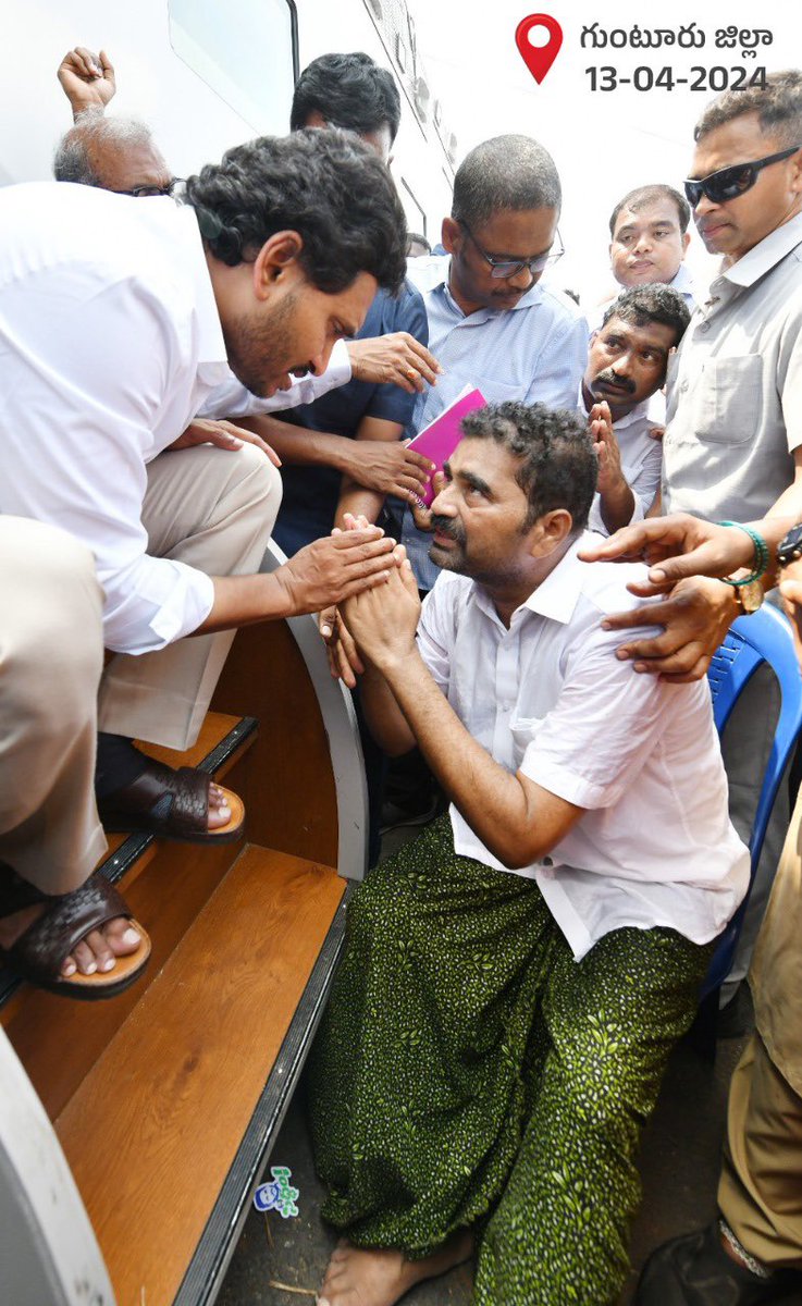 ysjagan's tweet photo. With my star campaigners from Day-14 of the Memantha Siddham Yatra. 

#MemanthaSiddham https://t.co/tTFnoNbu1y