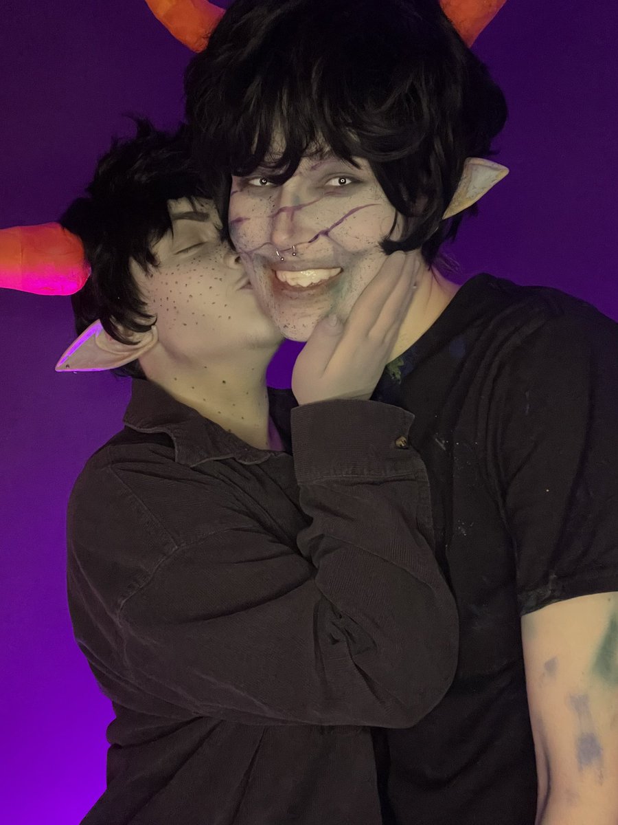 kiibokat's tweet photo. in honor of gamtav winning me and my friend cosplayed gamtav 🫶 (i voted for johnkat actually but pretend i didnt) https://t.co/jMmnPjmGHj