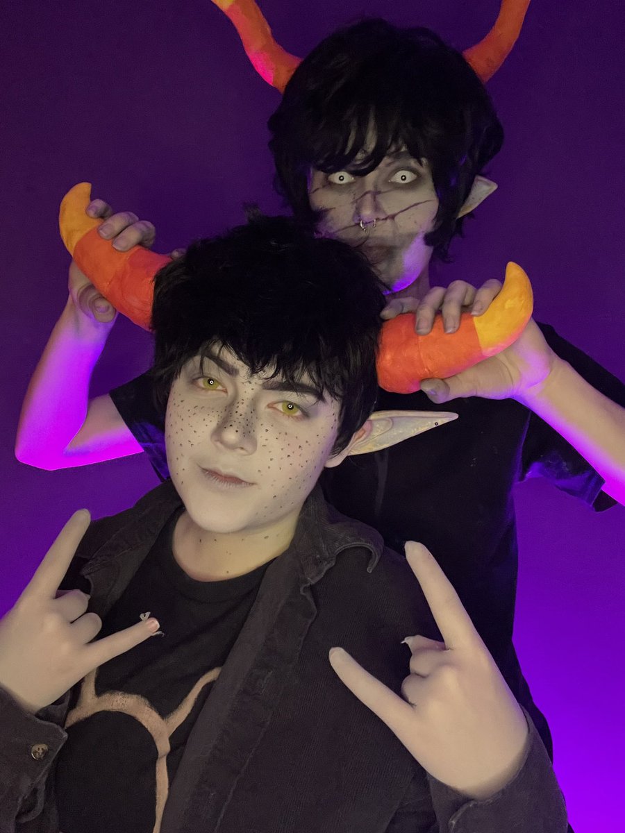 kiibokat's tweet photo. in honor of gamtav winning me and my friend cosplayed gamtav 🫶 (i voted for johnkat actually but pretend i didnt) https://t.co/jMmnPjmGHj