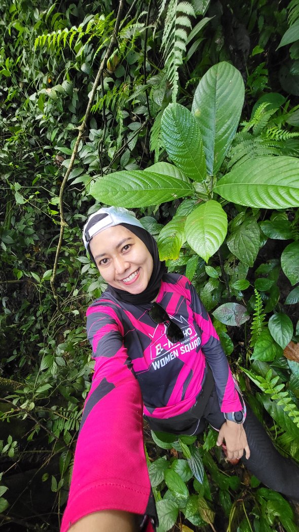 Riss____'s tweet photo. Rute hari ini jgn percaya sama jarak dan gak usah shortcut kalo cuma andelin maps. Hahaha deg deg an gils tp nagih #cisadon #panisan #trailrun #hutan #edisigabut https://t.co/ImpkfMDsjB