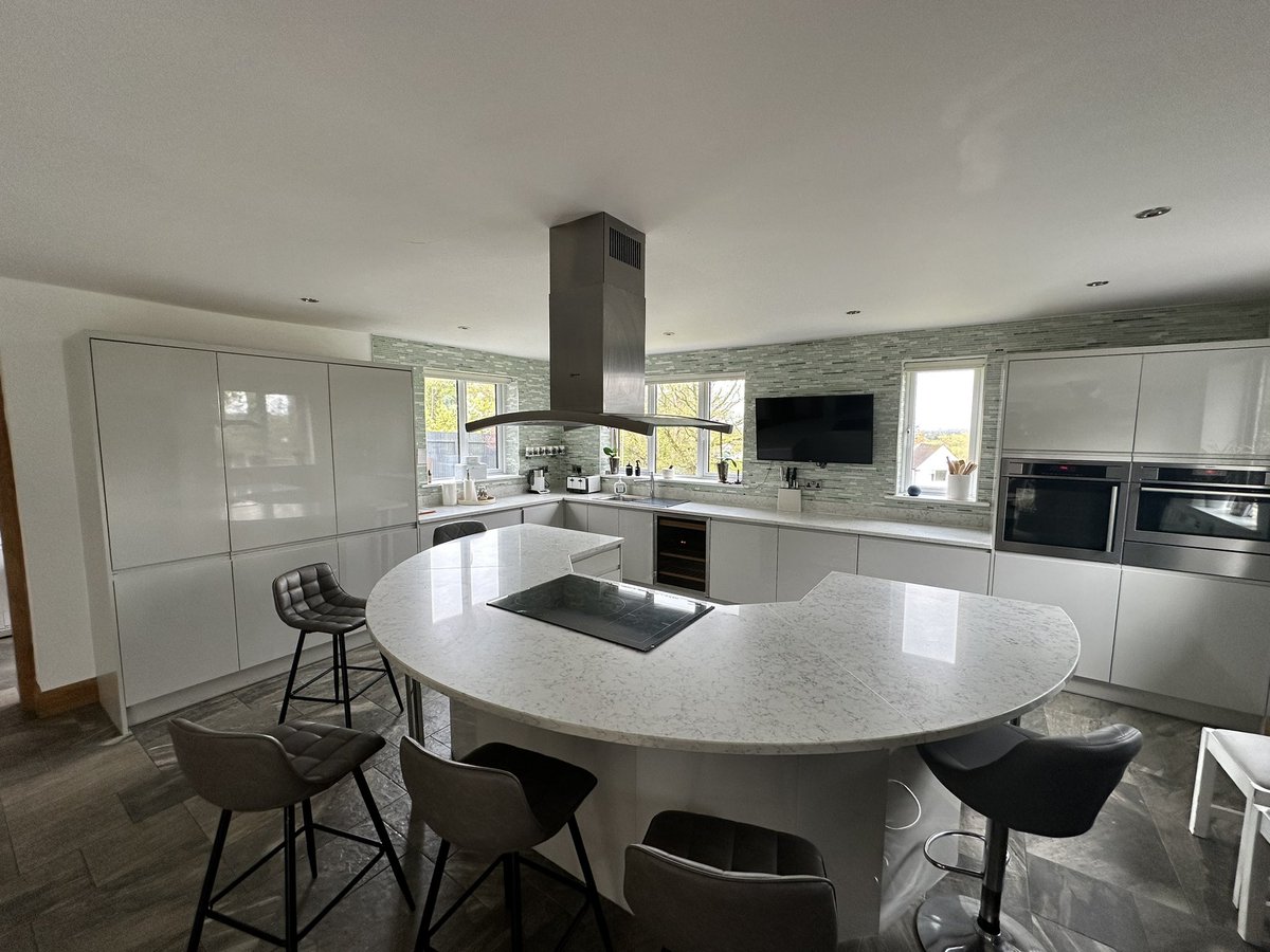 Fantastic 2 Days at the #mindset #Leadership Inner Circle Executive Summit!
Focussing on resilience, stamina and embracing the 7 natural laws to drive success! Topped off with some winners at the races! #LadiesDay #GrandNational2024