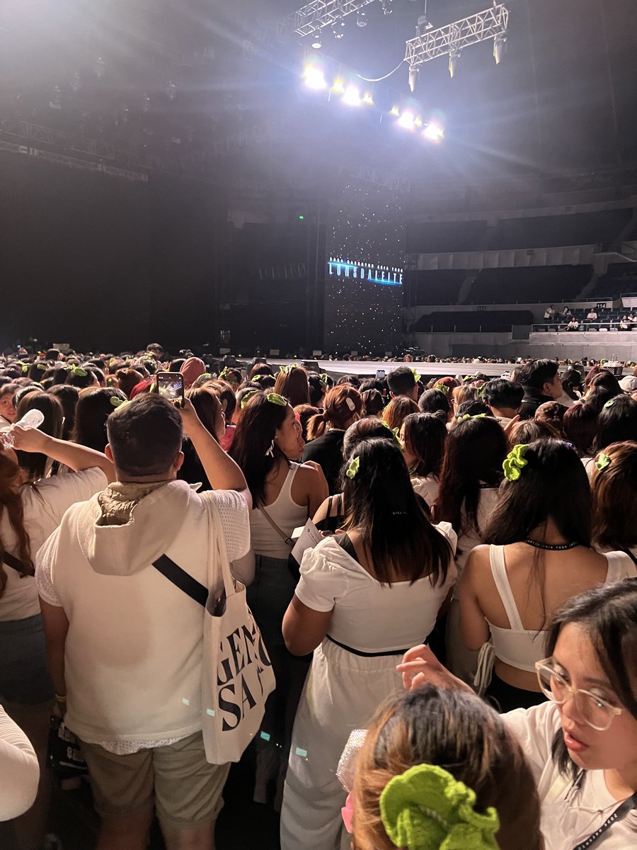 We’re in for soundcheck! 🎤

#Lonsdaleite
#BornToBeLonsdaleite
#LONSDALEITEinMANILA
#2024BAEKHYUNASIATOUR
#백현 #BAEKHYUN #엑소백현
#EXO #엑소 #weareoneEXO