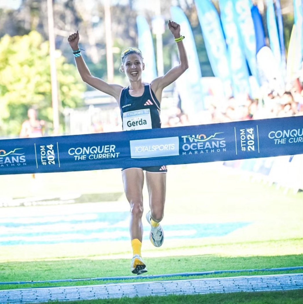 ComradesRace's tweet photo. Congratulations to Onalenna Khonkhobe for winning the Totalsports Two Oceans Marathon   and Gerda Steyn (The reigning Comrades Champ) for a fifth consecutive win and record breaking for the third time🥳🥳🥳 https://t.co/1Itjw3W5L7