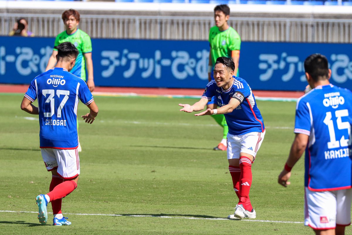 アシストした宏太が塩貝と🙌🏻

#fmarinos #マリノス
#水沼宏太 #塩貝健人