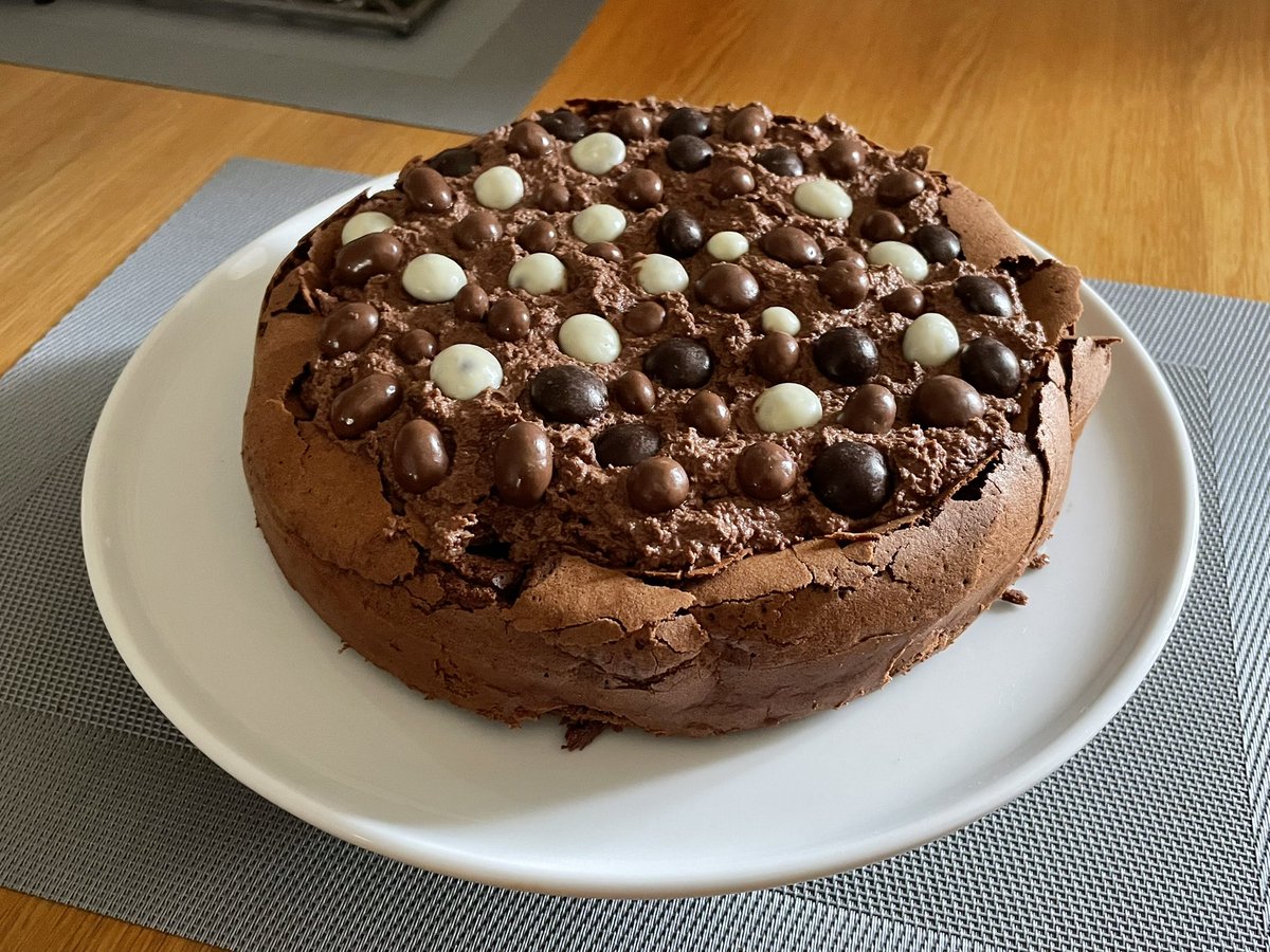 For today‘s village coffee morning the Blackadder End offering is a Tony‘s Chocolonely Littl‘ Bites overload, sorry, treat!
