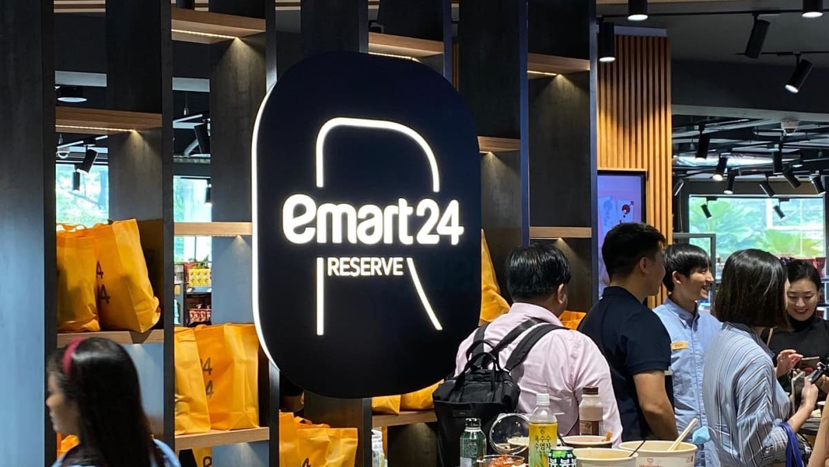 MOM investigating convenience store chain Emart24 after former employees go unpaid cna.asia/4axr165