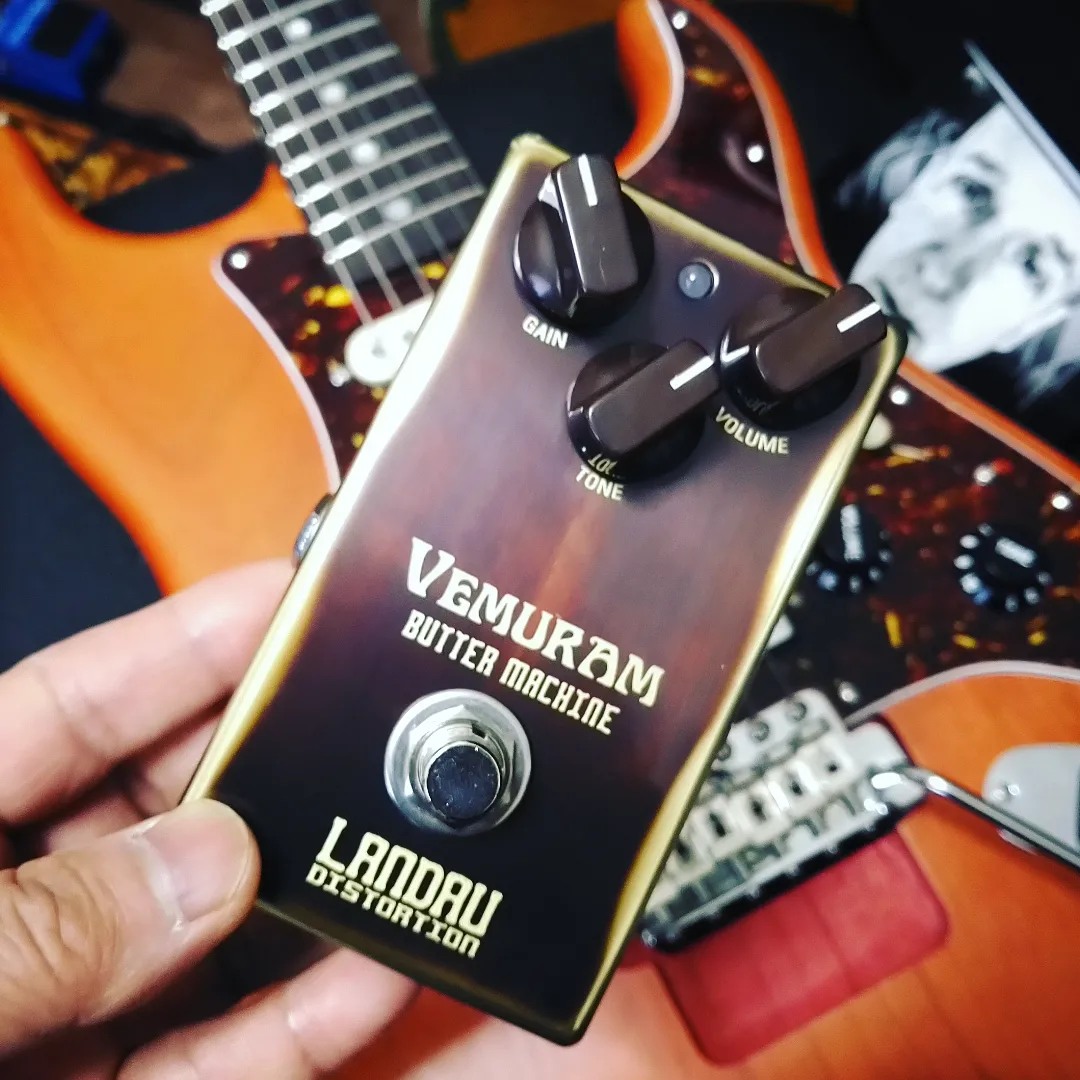 WildGuitarman's tweet photo. 半年待った甲斐がありましたぜー‼️
素晴らしいートーン&クオリティー👍
ガンガン起用していきます🎛️⚡
#Vemuram #ButterMachine #MikeLandau #マイケルランドウ https://t.co/gEIk30MNyS