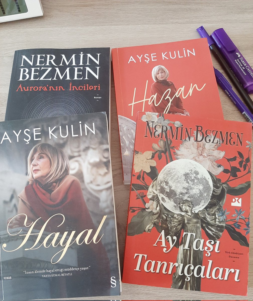 G.N.Y.D.Nss.. 🐈🐈‍⬛⚘
Efendim,hafta sonunuz çok cici geçsin dilerim..Bense, bir Ayşe Kulin ve Nermin Bezmen fanı olarak,devasa kitaplığıma yenilerini eklemeye devam.. Kitap kurdu mu?
Evet,o Benim !! 
#EnglishLanguage
#literature
#books
#bookworm 
📚👓