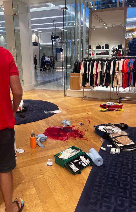 FreePalesten's tweet photo. #Breaking

Eight people including one child rushed to the hospital following #Bondi Junction attack in #Sydney — SMH

The alleged attacker was shot dead by police in the #WestfieldMall, the #Sydney Morning Herald reported.

#Australia 
#Terroristattack https://t.co/tM1jZYKbO6