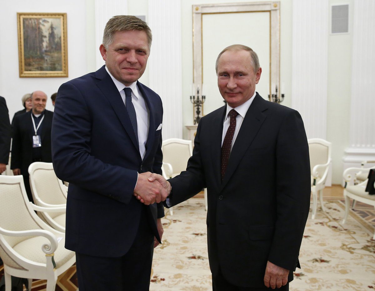 guyverhofstadt's tweet photo. Austrian security services, the European Parliament, media, radical right and left- wing parties across Europe… Putin is buying Europe. 

Time for voters to realise… and fight back ! https://t.co/F7glF5qiCa
