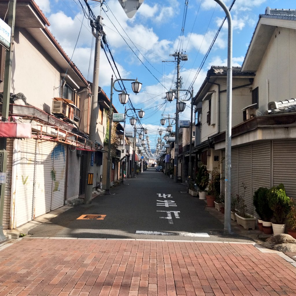 #見た人もなにか街灯をあげる
大阪　久宝寺口