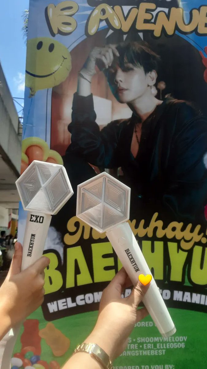 holobbh's tweet photo. meeting @zerofoursoloist again after 5 years (exos last con here), we talked about how close kyoongcon will be 5 years ago and here we are https://t.co/fBZuEpmaiT