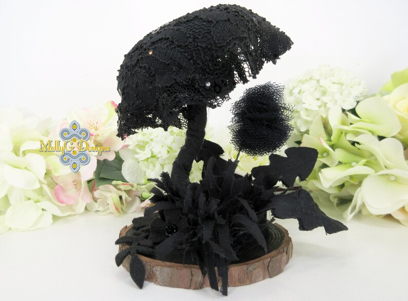 Just listed. Beautiful textile mushroom with black lace cap etsy.com/uk/listing/169… #UKGiftHour #ukgiftam #mushroom #gothis #mhhsbd #CraftBizParty