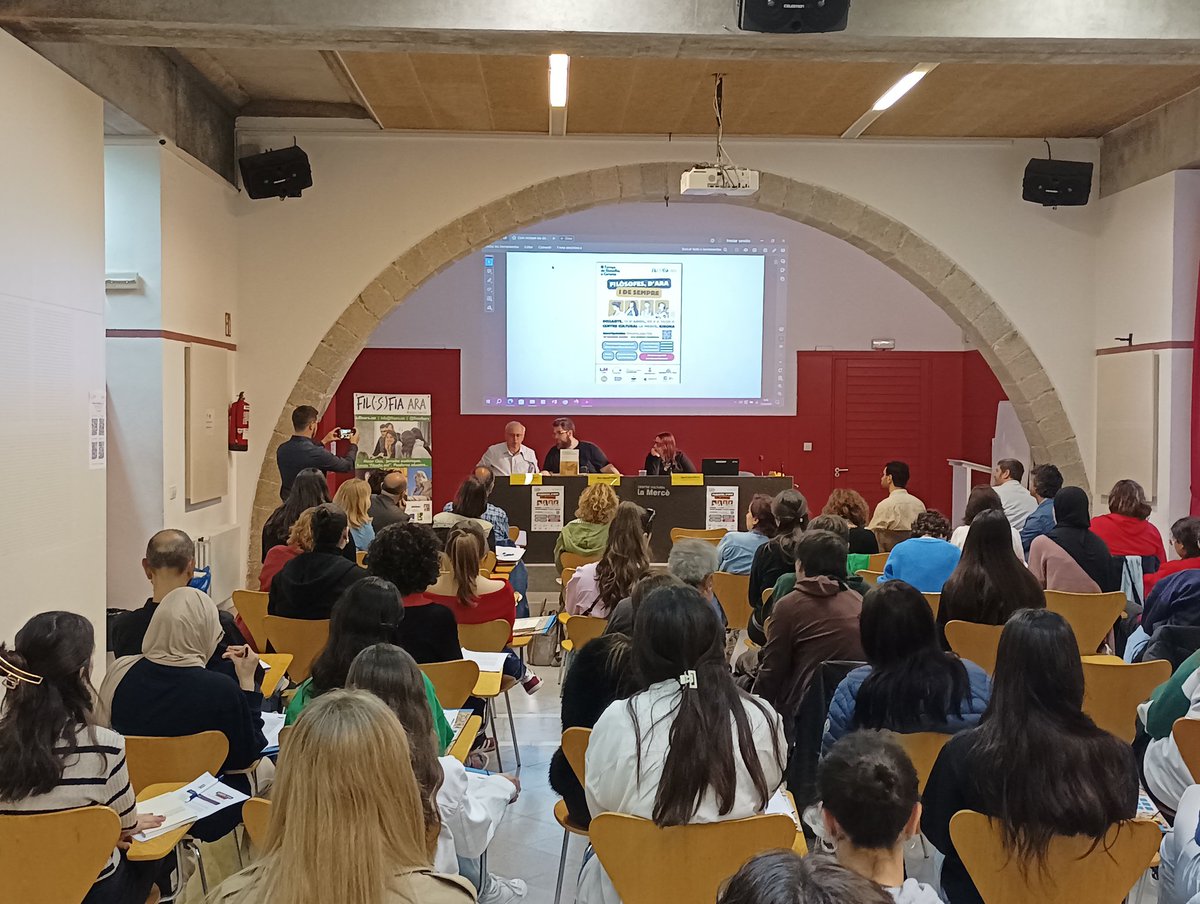 En marxa a @LaMerceGirona una nova edició de 'Temps de Filosofia, a Girona' amb la conferència de @nsmirasboronat 'Dones filòsofes: una altra història és possible (i necessària)'. Felicitats a @filonoticies per lèxit de la convocatòria!!!
