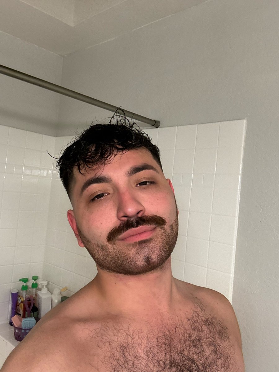 abetheplantpapi's tweet photo. said yeet to the beard https://t.co/MdUTw6VxXR