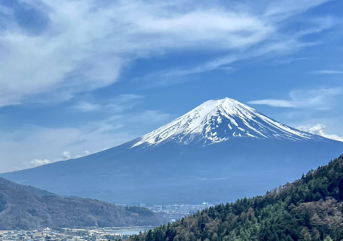 甲府から富士吉田へ戻る途中

御坂道の富士見橋から見た
＃富士山🗻

やはり雪はだいぶ少なくなりました⛄️