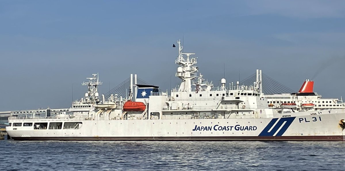 This Buoy is on tour for the next few weeks visiting fellow buoys in Japan, Taiwan, Hong Kong, Vietnam and Singapore. Look out for interesting pics of, er, buoys and other nautical ephemera. Here is the coastguard in Yokohama port.