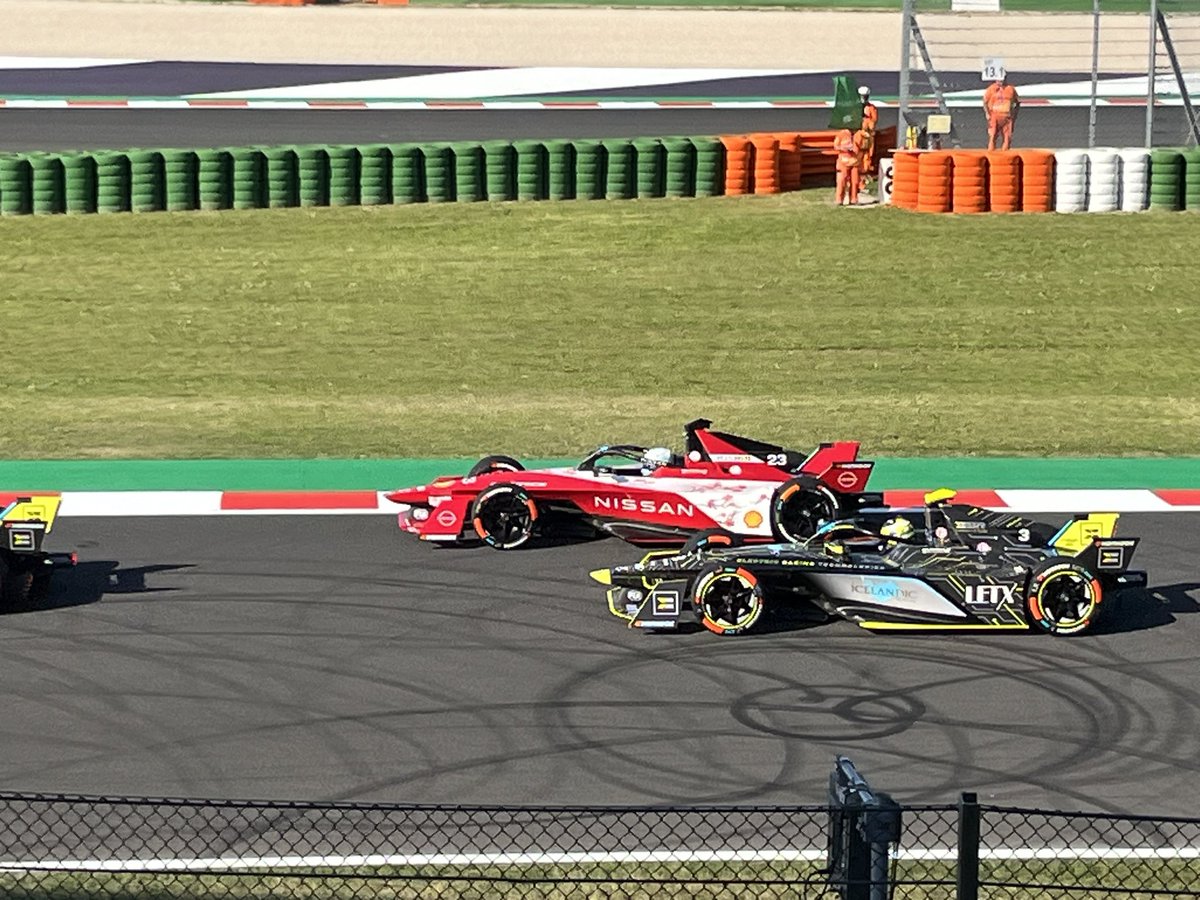 Estamos en #MisanoEPrix. El volante de un coche #NissanFormulaE es mucho más que eso, es como el ratón de un ordenador y durante la carrera, el piloto debe ajustar el rendimiento para ser más eficiente #FeelElectric