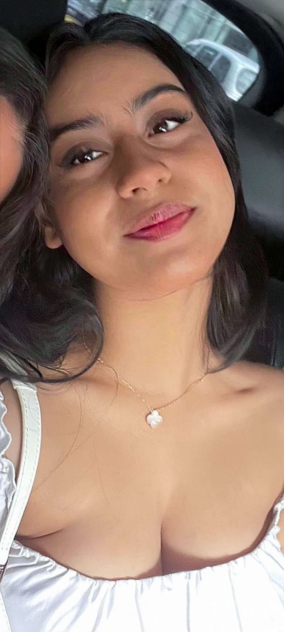 GLB9msHa8AEKbWS?format=jpg&name=large