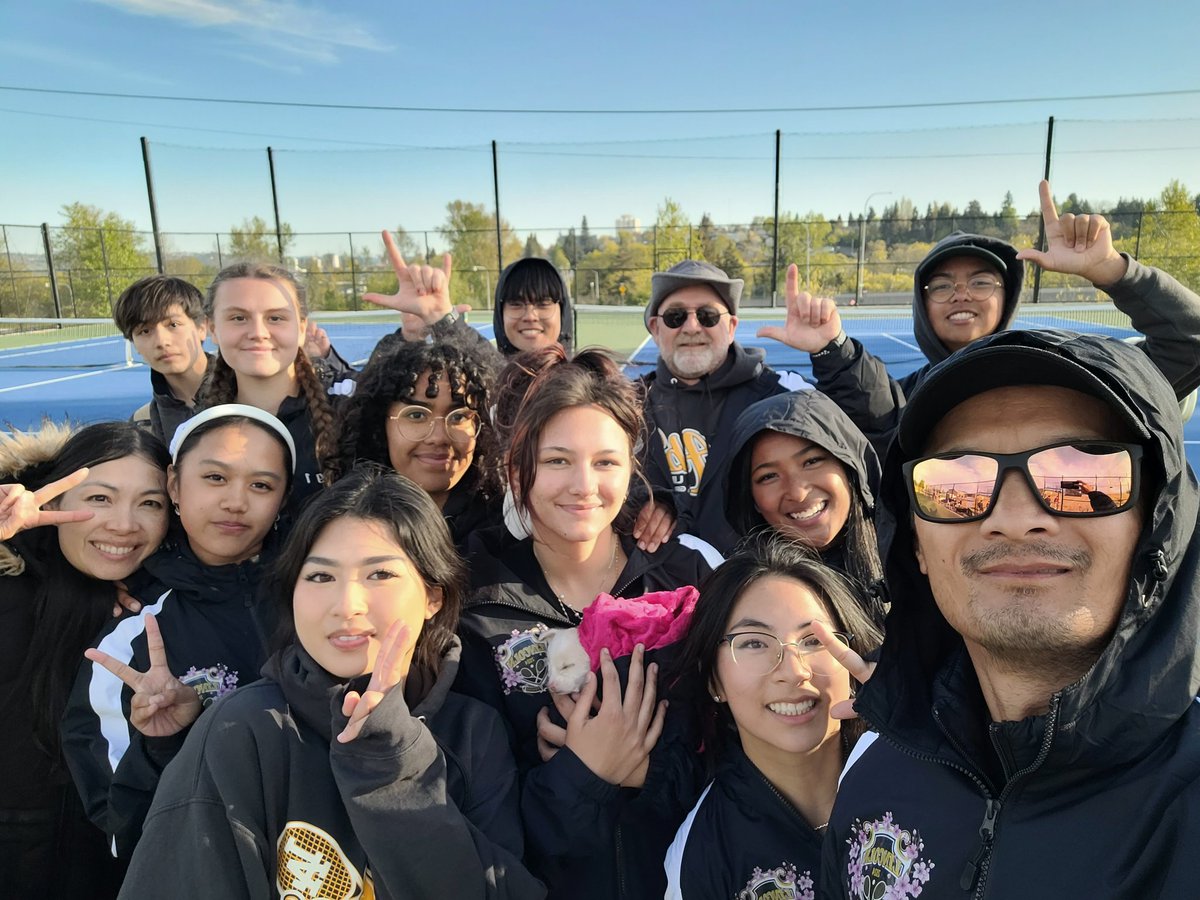 ABENATIONNGUYEN's tweet photo. Abes tennis picks up our 6th win of the season with a strong 4-1 victory against Lakes!!  Boba for everyone afterwards!! #Abestennis https://t.co/G1SATXVr0G