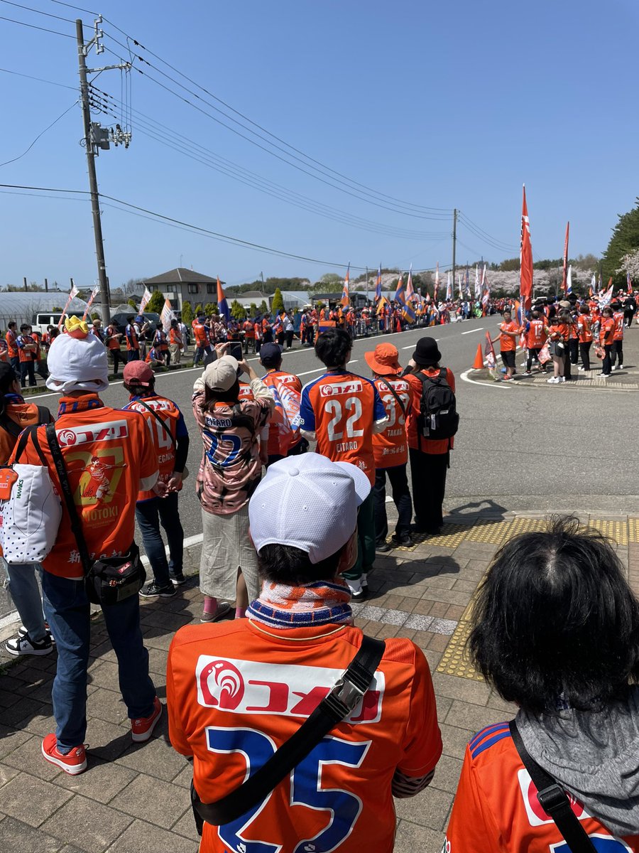 eitoo30's tweet photo. 今日こそ！
 #albirex 
 #アルビレックス新潟 
 #バス待ち https://t.co/U1KXfkuLHt