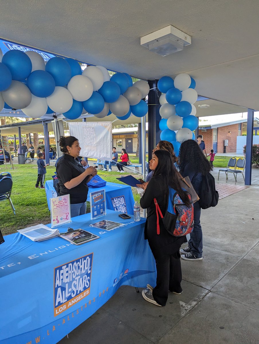 MMSMagnets's tweet photo. Thank you everyone for a successful Open House: 2024. Our best turnout in years. So happy to see everyone having. A good time. 
@LASchools @LASchoolsNorth @MagnetDirector @ResedaCOS @SonginCali https://t.co/T0I5mUqudV