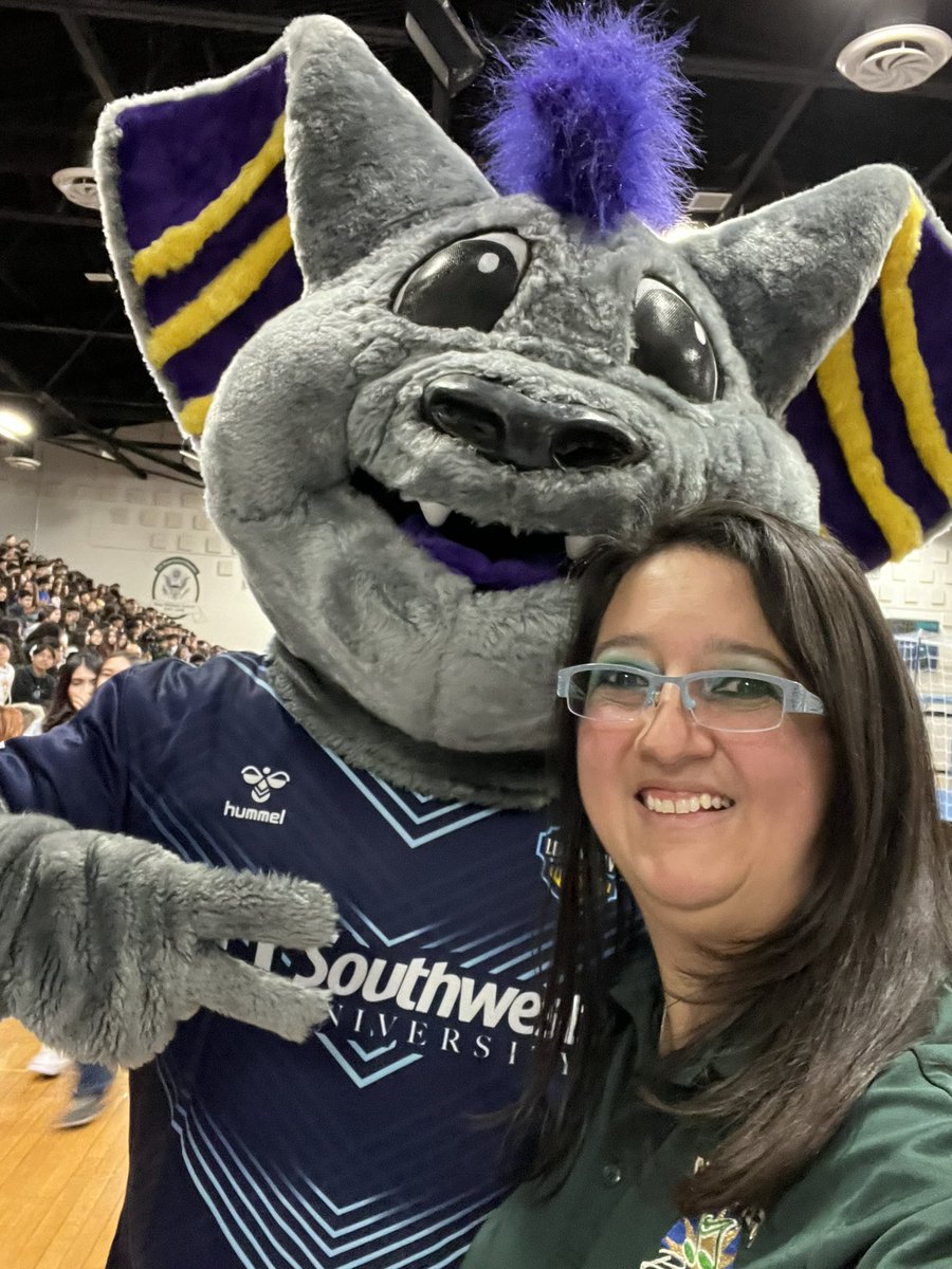 MAcosta_WDSBand's tweet photo. Fun times at the STAAR Pep Rally this afternoon. #HonorBand rocked it, and I got to meet Ozzy @eplocomotivefc
#STAARWARS #TeamSISD #PrideInEveryStride https://t.co/Tf70ffyRNK