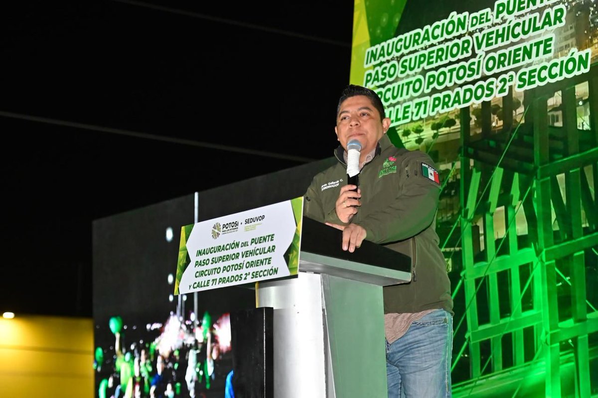 Estamos en la inauguración del puente paso superior vehicular Circ. Potosí Ote y calle 71 Prados 2ª sec. Mejoramos las vialidades en San Luis Potosí. Con obras como estas construimos un estado más próspero y moderno para que mis ahijadxs puedan transitar de manera segura y ágil.