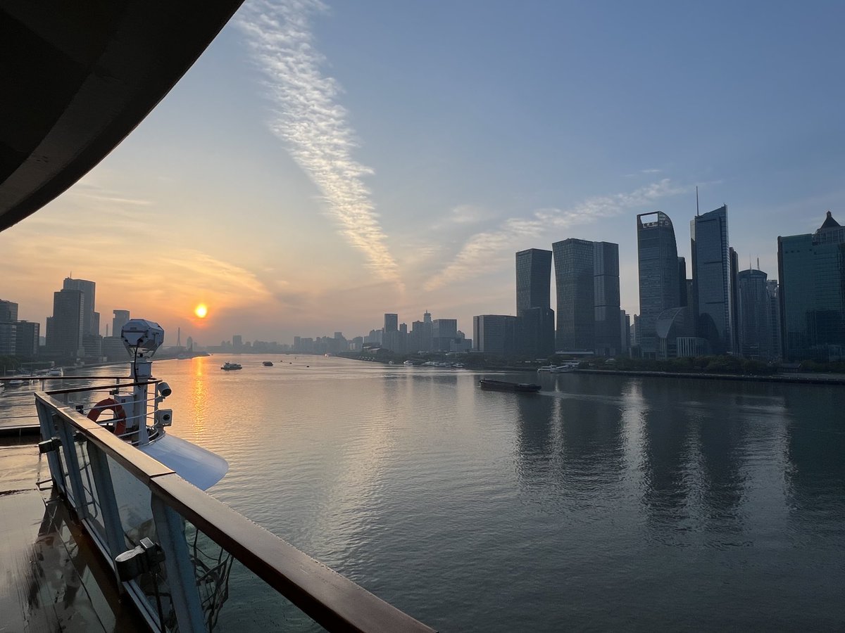 davegamblejr's tweet photo. Day and night in Shanghai - a modern, vibrant city - this week.  ⁦@spann⁩ https://t.co/xX2uWf5WHo