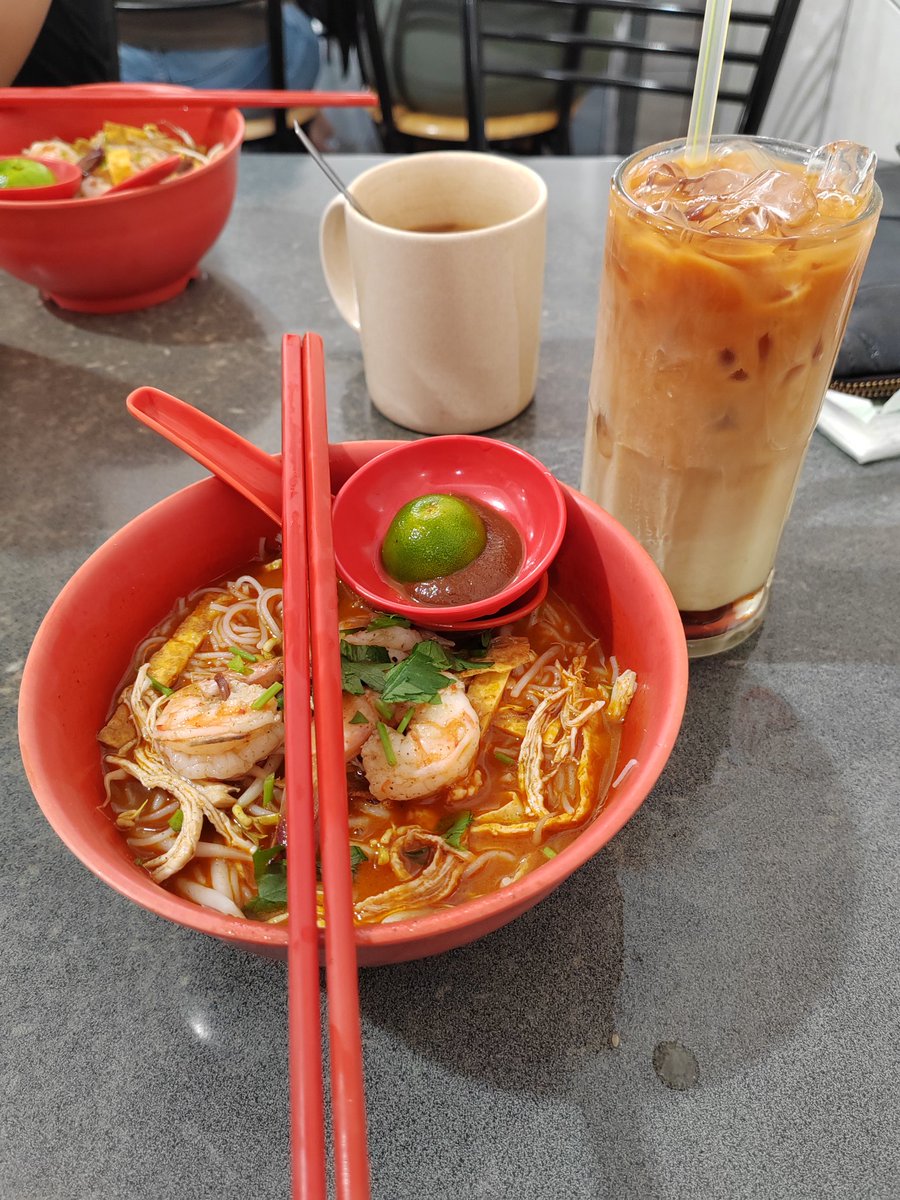 the most sarawakian breakfast (that is my second cup of teh c special because the laksa took forever to arrive now i'm struggling to finish the drink)