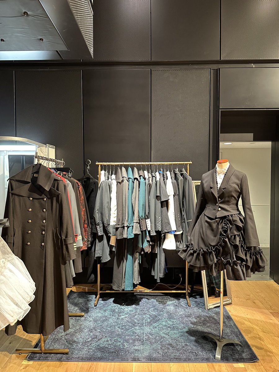 atelierboz's tweet photo. 【出展情報】
Atelier BOZで御座います
#ゴスロリマーケット 設営が完了致しました
本日は晴天とのことで来場される皆々様は熱中症や日焼け等十分にお気をつけてお越し下さいませ
Atelier BOZは13〜14日の両日出展しております
皆様のご来店心よりお待ち申し上げます
#GLM
#atelierboz https://t.co/FjVygINRvU