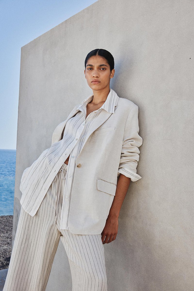 Linen on the coastline. Shop linen in store and at hm.info/60184FwoC