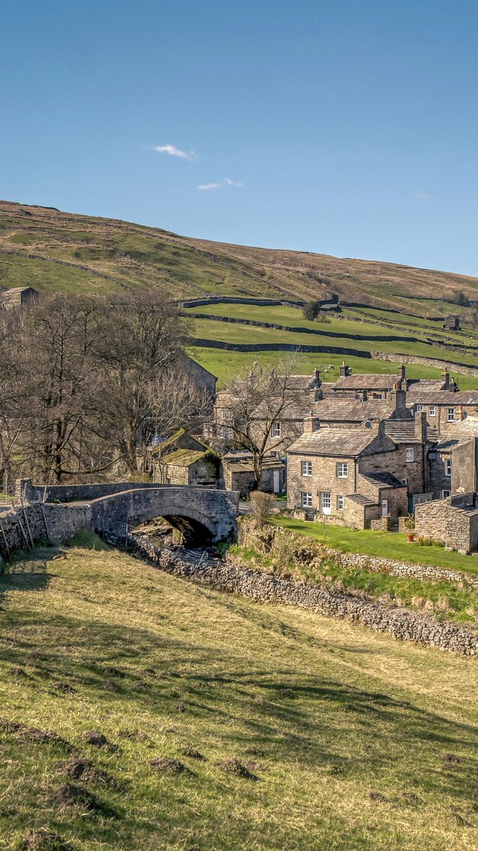 Happy #Weekend! We wouldn't mind seeing some blue skies like this but we sadly can't guarantee the weather. We can guarantee pretty #YorkshiresDales villages like this though! 💚 This was taken a few weeks ago in #Swaledale. Who knows the name of this village? 📸 Alex Scott