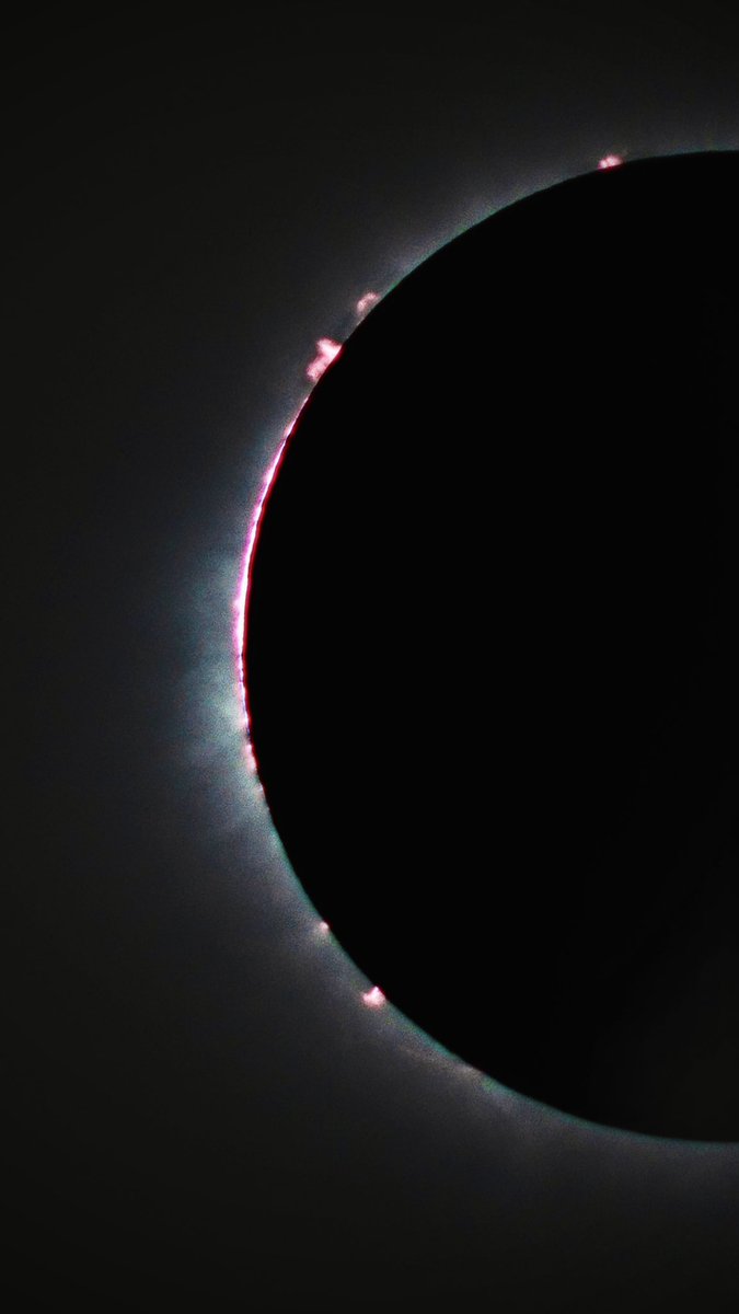 NathanFreel's tweet photo. I love how these #SolarEclipse photos turned out! https://t.co/DssLUdotRa