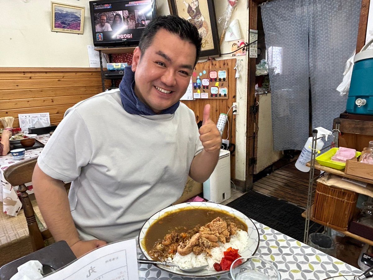 4/13土
　
ランチは佐世保権常寺町の丸万食堂で、からあげカレー🍛
　
午後からの活動のためのエネルギー補給できました！