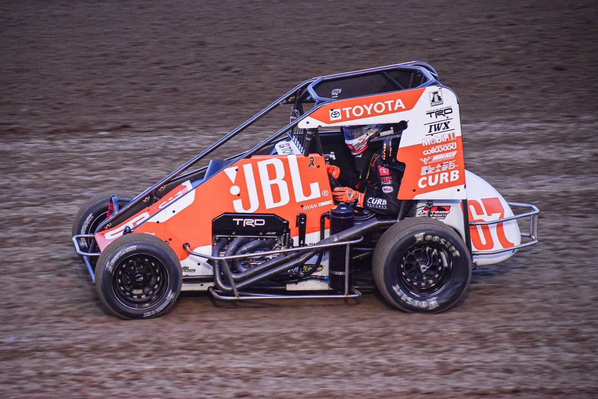 🏁 His second win with the @Xtreme_Outlaw tour... @RyanTimms_5T takes the victory in Night 1️⃣ of the #Illini100 at Farmer City Raceway! #XtremeOutlaw