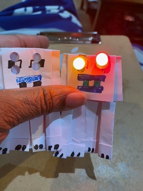 DrCABerry's tweet photo. @bladesjester @browniepoints They can! This is today's activity. #MinecraftCreeper #MineCraftPig #MinecraftDog #LEDS #Electricity #NoireSTEMinist #MySTEMIsForTheStreets @TCMIndy #VisitingScientist https://t.co/SSykwKa2mT