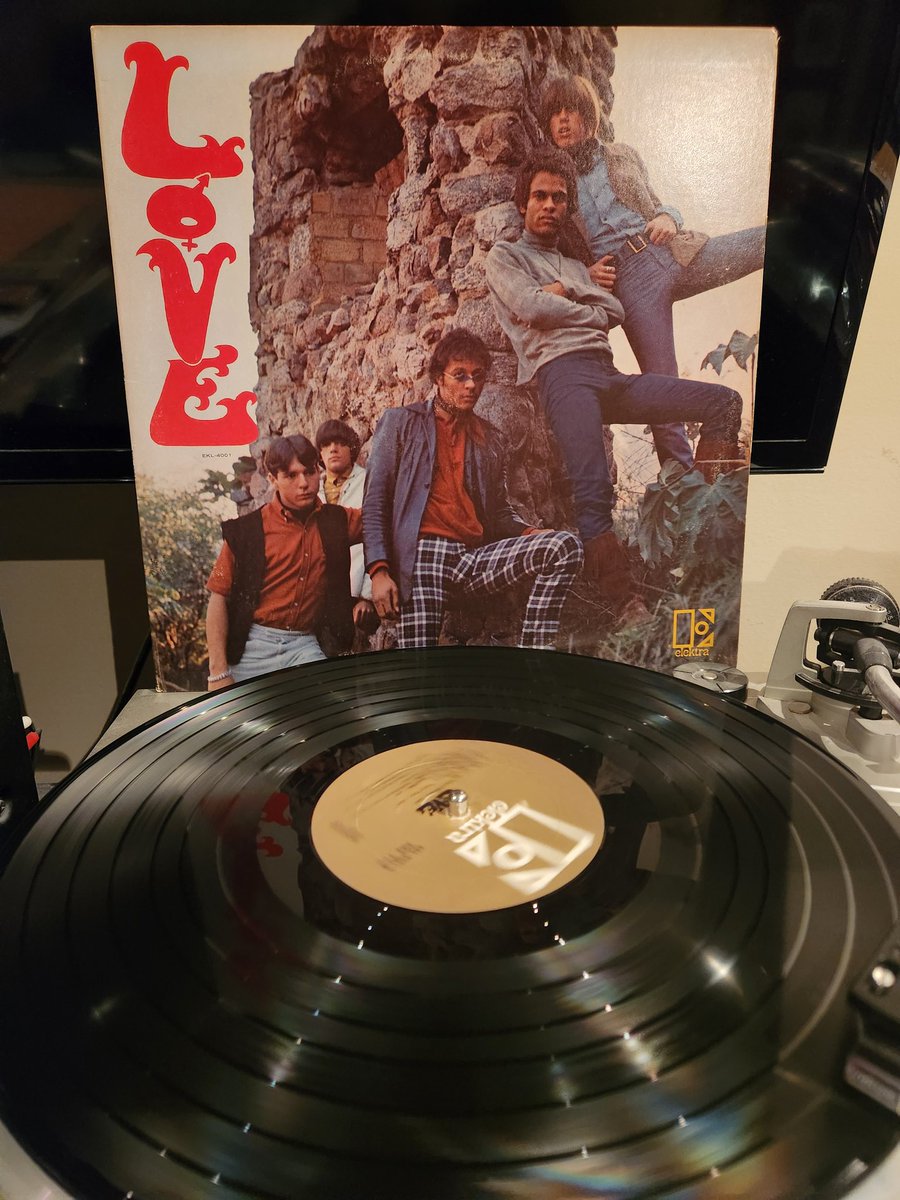 SpinVinyl1's tweet photo. Love is a favorite band from the 60's. Their masterpiece Forever Changes is a regular play and this, their self titled debut is great garage rock with a bit of psych. I like it better in mono than stereo. It's more in your face!
#Love #MyLittleRedBook #SignedDC #vinylrecords https://t.co/8boYiOTgSh
