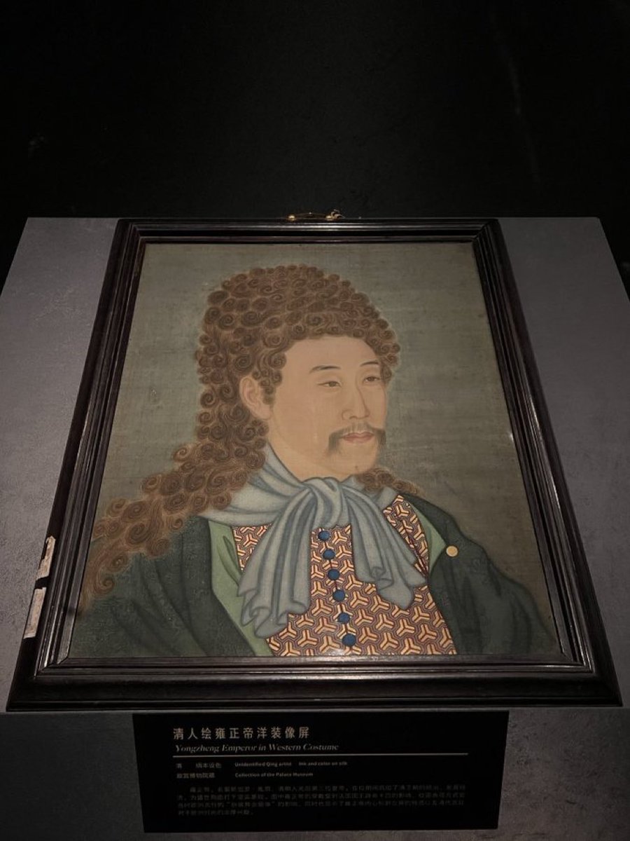 Yongzheng Emperor cosplaying as French nobleman in 1727 is finally on exhibit at Beijing Palace Museum. Photo by @tongbingxue