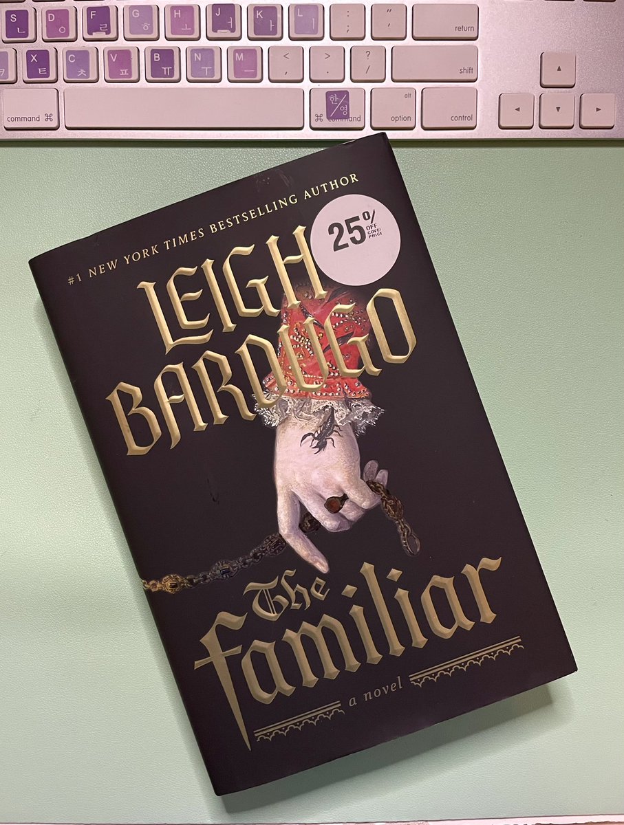 enchanteddropp's tweet photo. I went looking for vol 2 of Lore Olympus but it was sold out ( it was there for 2 weeks in a row!). So i got this book instead 📖🇪🇸👑🪄🧙🏽‍♀️ https://t.co/rAVJ40WpJT