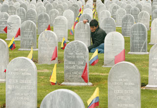 Siempre será muy difícil ver estas escenas en el panteón militar.

Surge la pregunta: ¿ Valió la pena ?