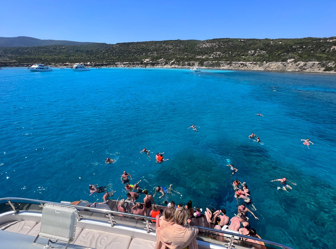 Καλημέρα, εύχομαι σε όλους καλό Σ/K Good morning to everyone across the world 🌍🌞☕️🐝🦋🌹🙂 Blue Lagoon 🏊‍♂️ Cyprus 🇨🇾💙 📷 Phaistos