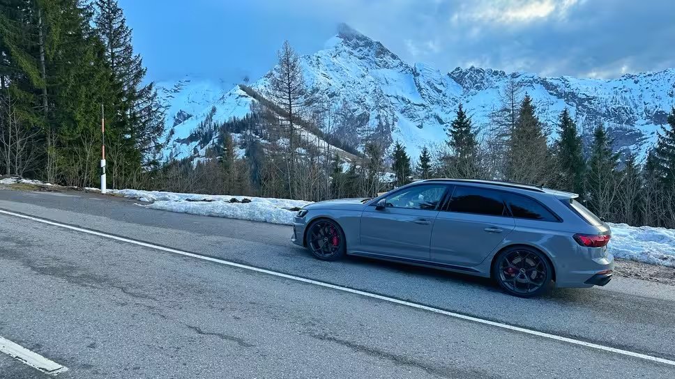 moneycontrolcom's tweet photo. #TheDriveReport 🚗 The Audi RS4 Avant, in many ways, manages to strike the perfect balance between power and practicality.
Here's @ParthCharan's in-depth review ⬇️
https://t.co/pOv0eZ3VDP
#AudiRS4 #Automobile #Cars #Audi | @AudiOfficial