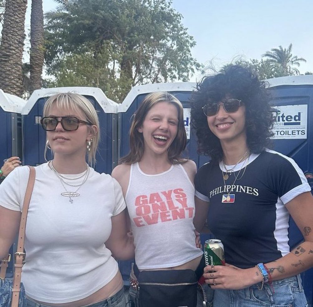 i love the band muna how about y’all?