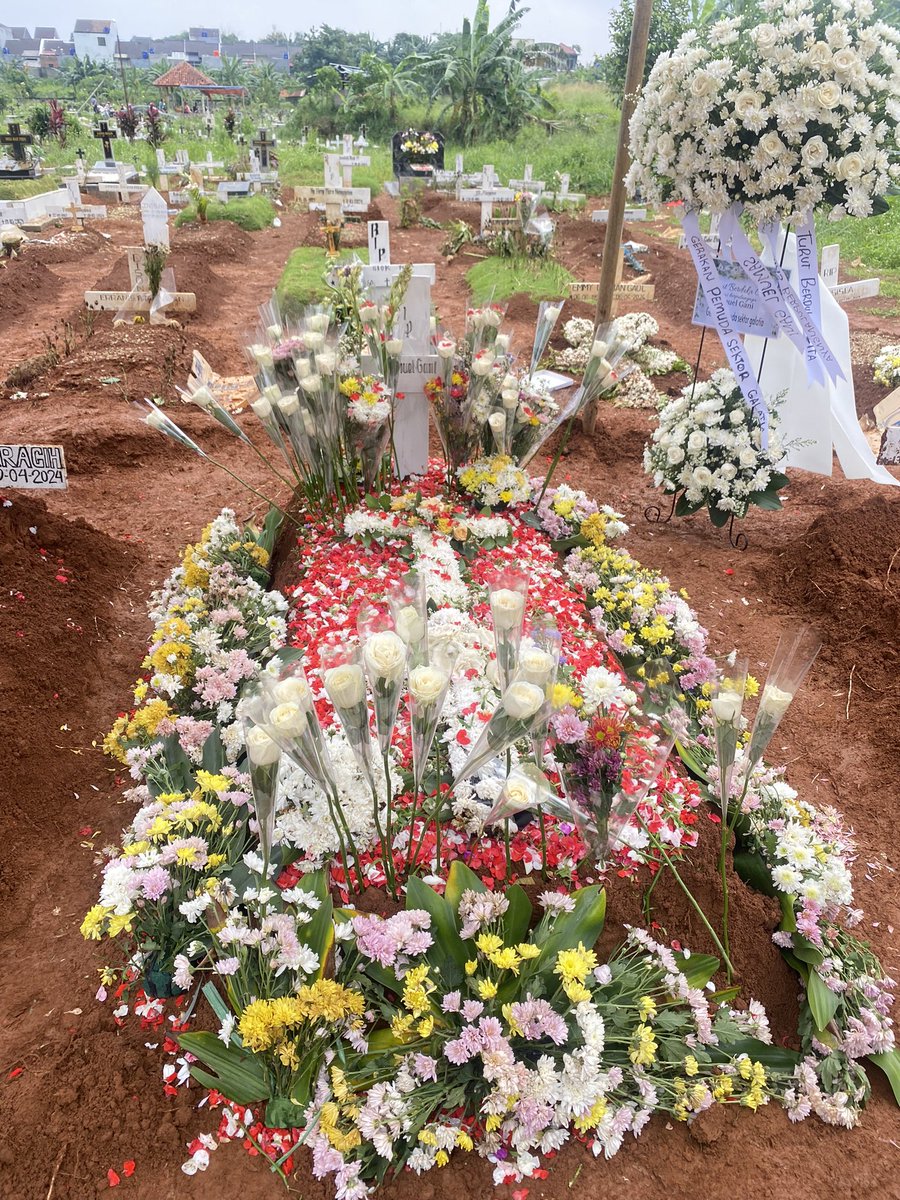 winwintangerang's tweet photo. rest in love @joycibinong 💚 https://t.co/VMf8YnqyRm
