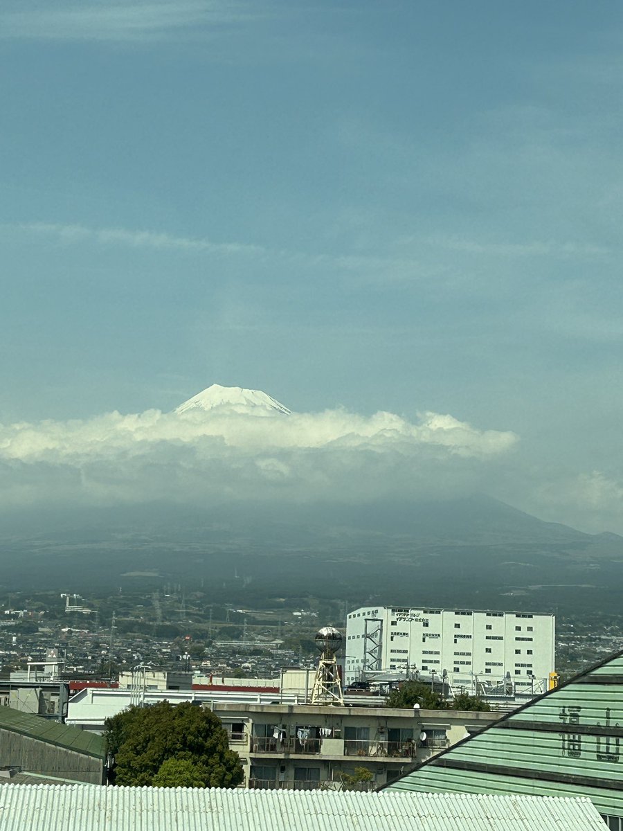 今日は頭だけ見えた👀 今年２回目の遠征✌️ #富士山 #遊助15周年 #Zeppツアーファイナル